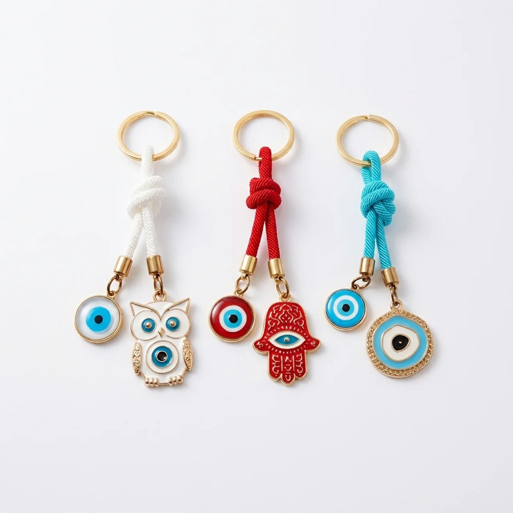 Tres llaveros de ojo turco de acero con argollas doradas y de colores